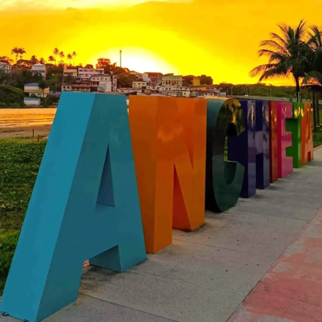Foto do letreiro de Anchieta